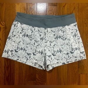 Athleta Trekkie North Short Ethereal Bloom Magnolia White